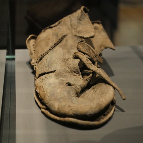 Arbeitsschuh von ca. 1500 aus dem Kloster Dalheim.