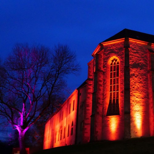 Ein Ausschnitt der beleuchteten Kirche.