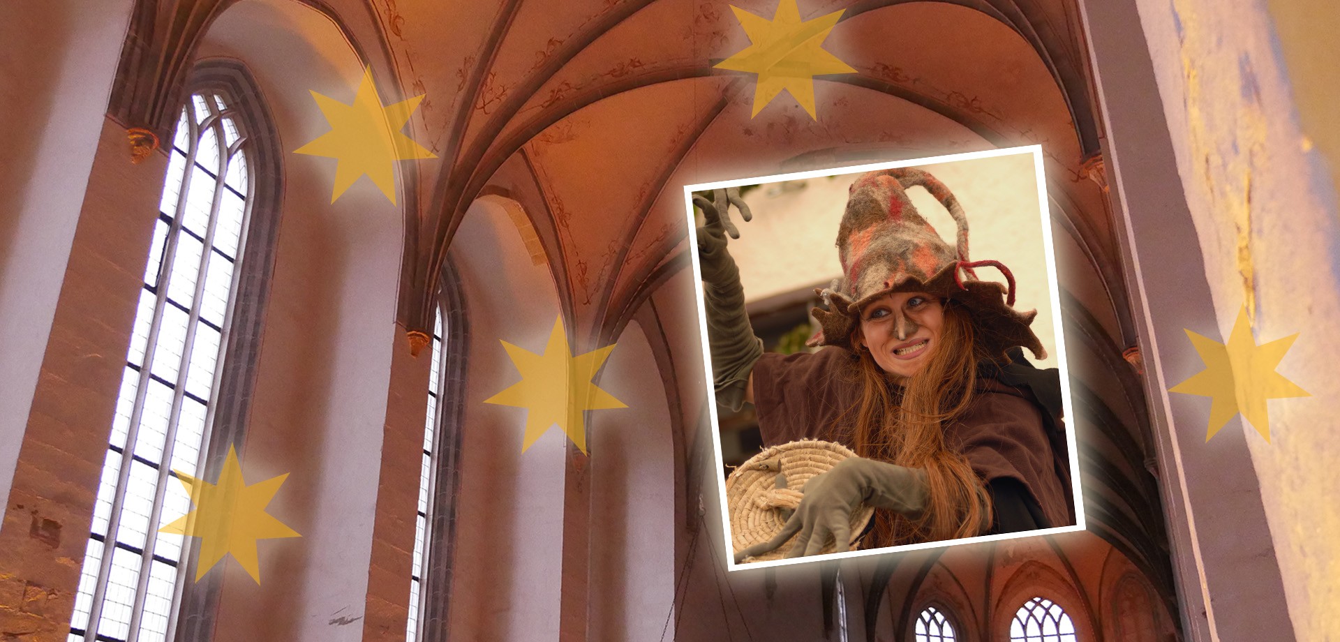 Das Gewölbe der Dalheimer Kirche ist farbig angestrahlt. Auf dem Bild montiert ist das Foto einer als Hexe verkleideten Frau.